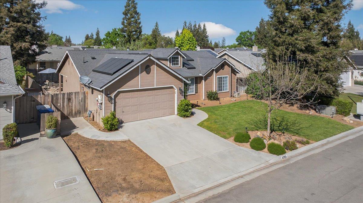 Single Family in Fresno - photo 2