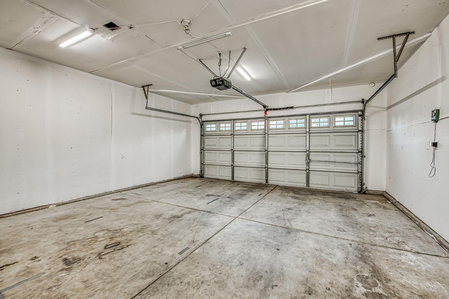 9882 N Meridian Avenue, Fresno, CA, 93720