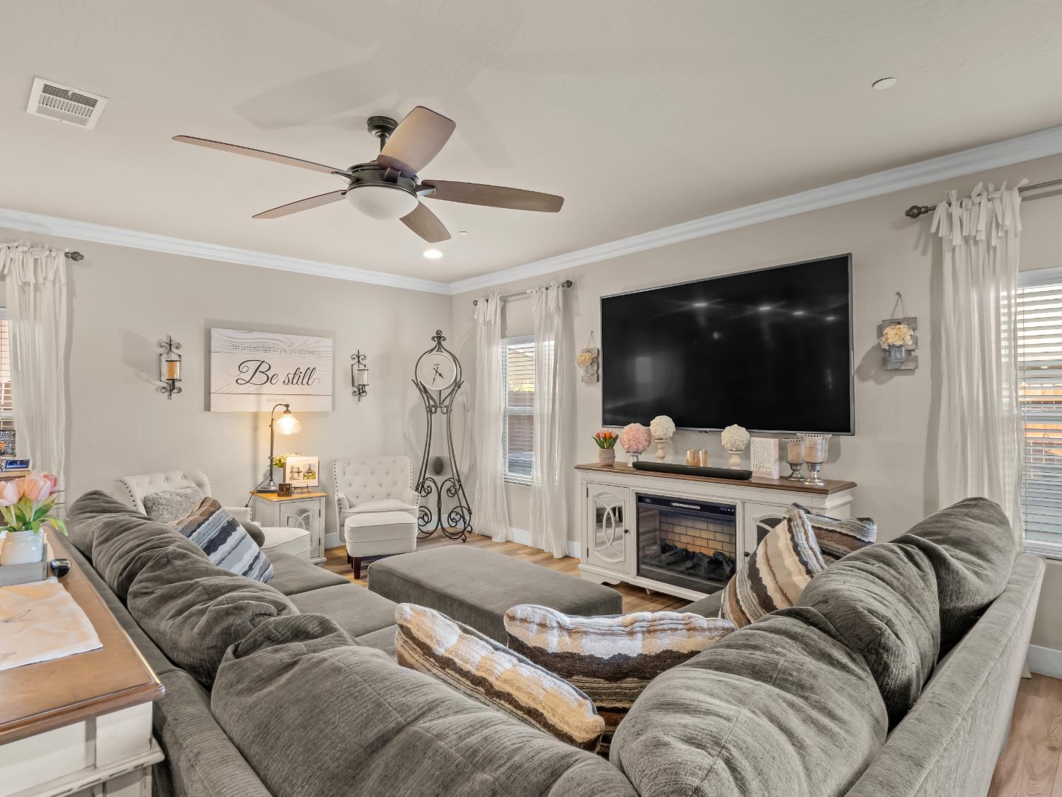 6878 W Alana Drive W, Fresno, CA, 93722