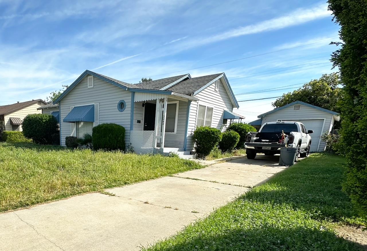2042 Mayfair Drive E, Fresno, CA, 93703