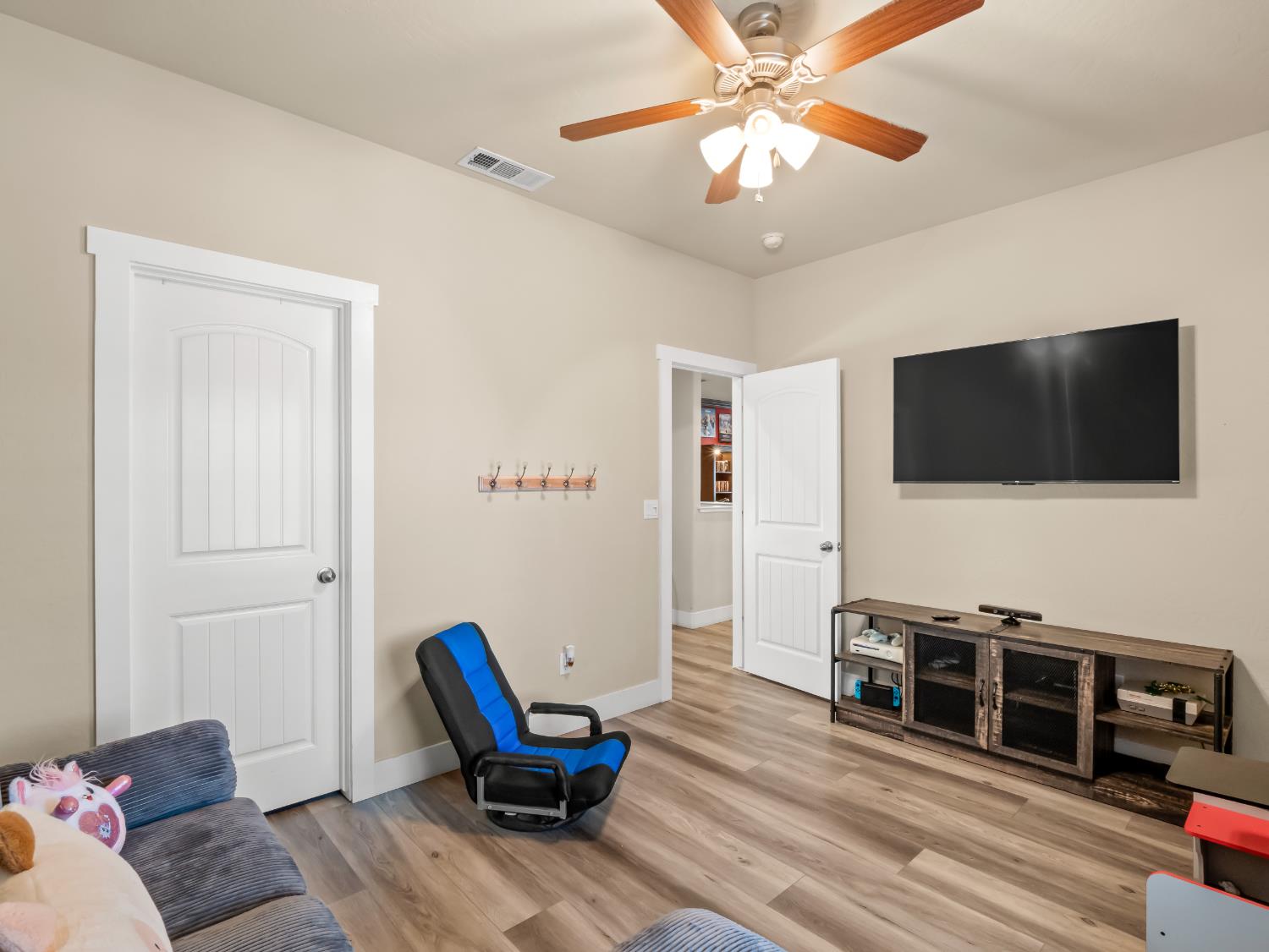 6878 W Alana Drive W, Fresno, CA, 93722