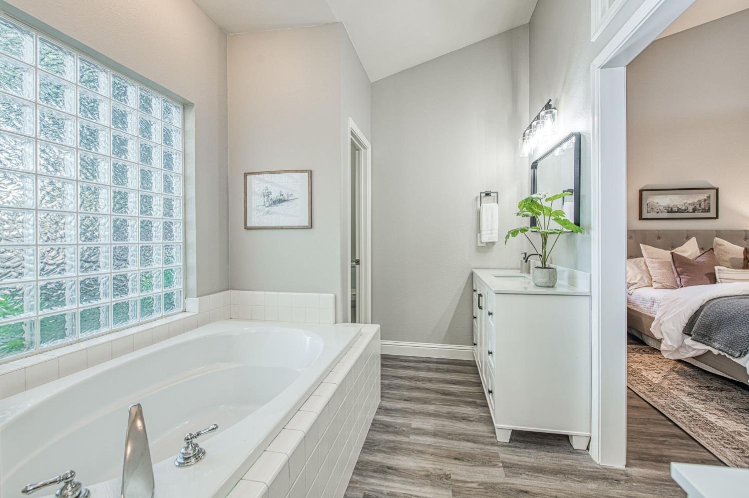 9882 N Meridian Avenue, Fresno, CA, 93720