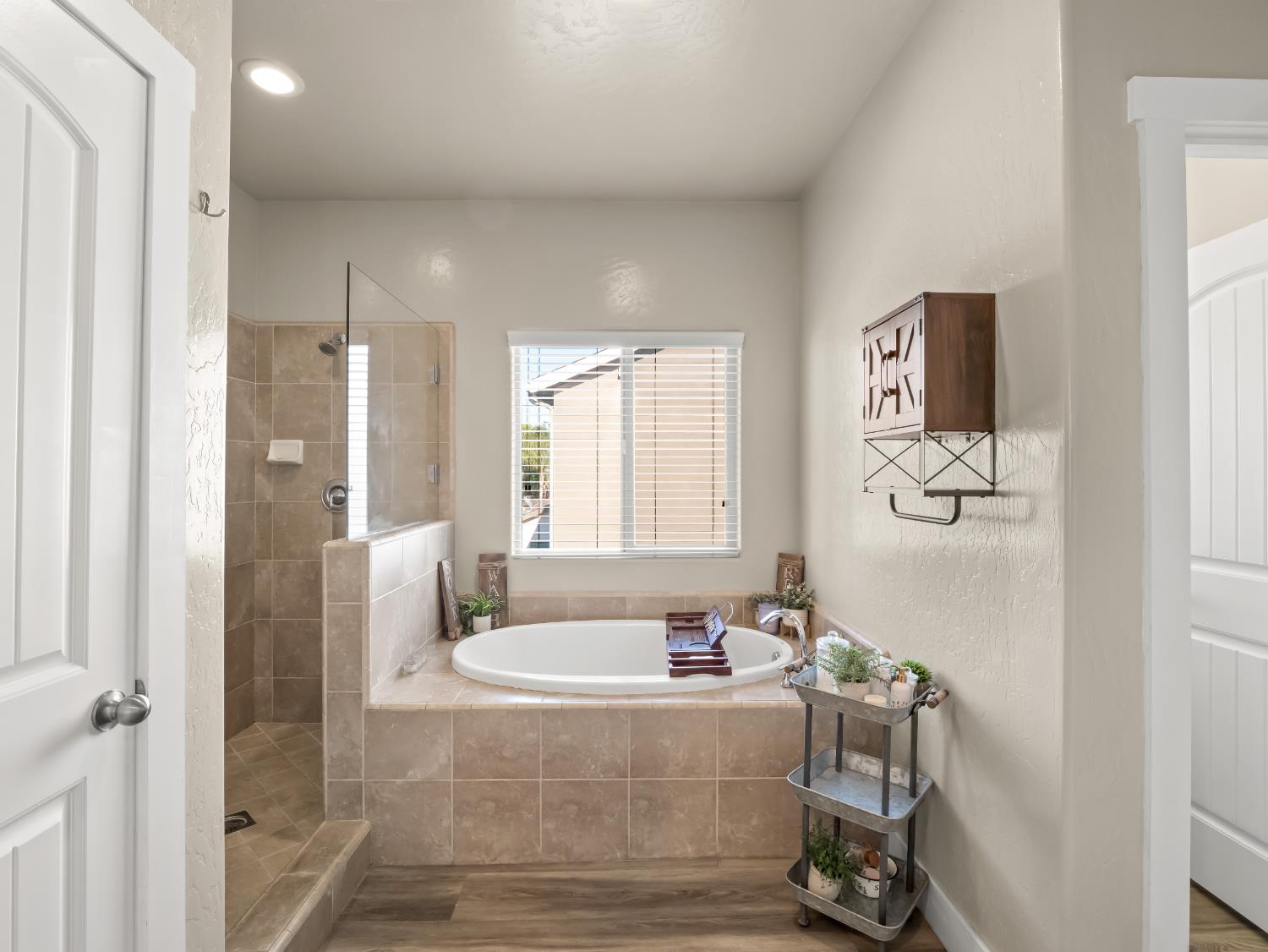 6878 W Alana Drive W, Fresno, CA, 93722