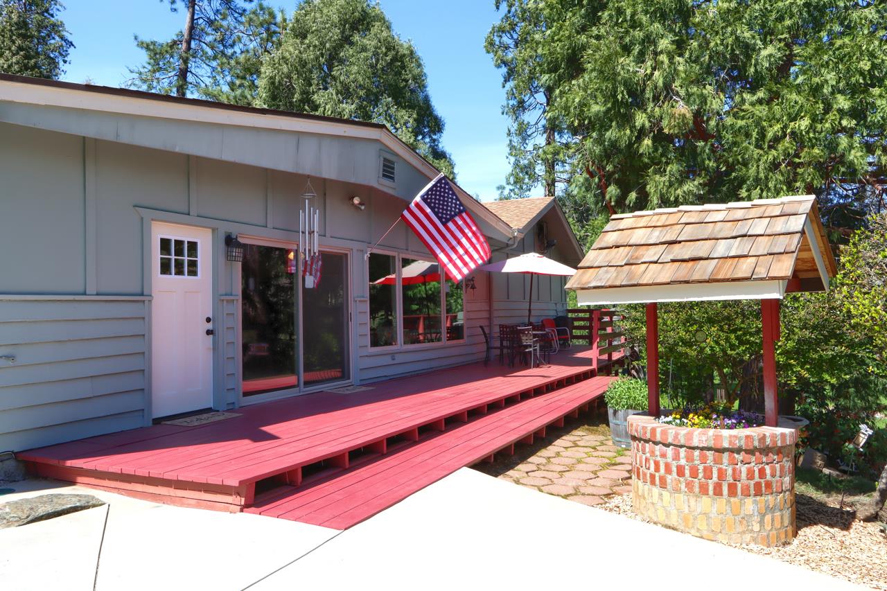 Single Family in Mariposa - photo 2