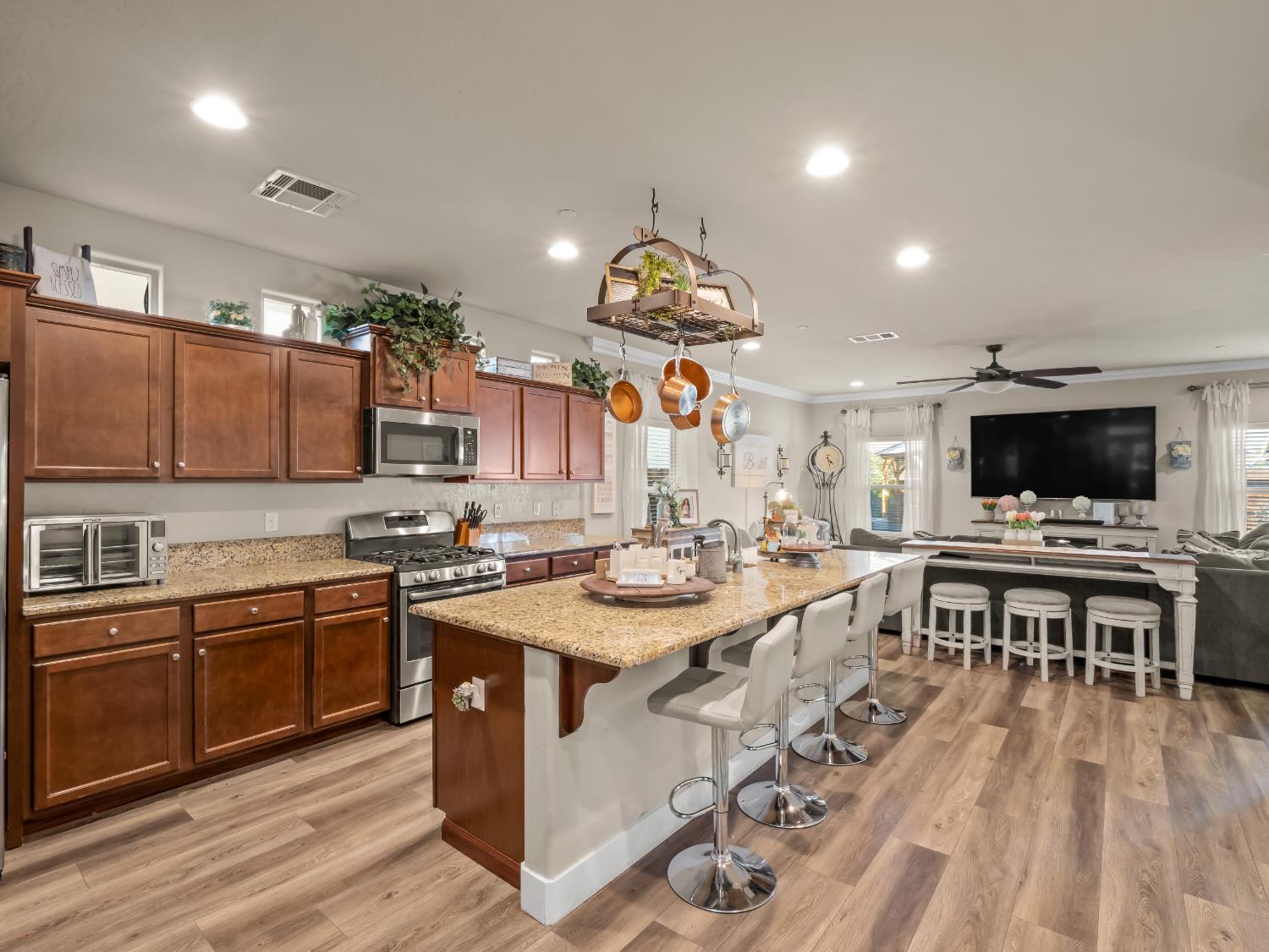 6878 W Alana Drive W, Fresno, CA, 93722