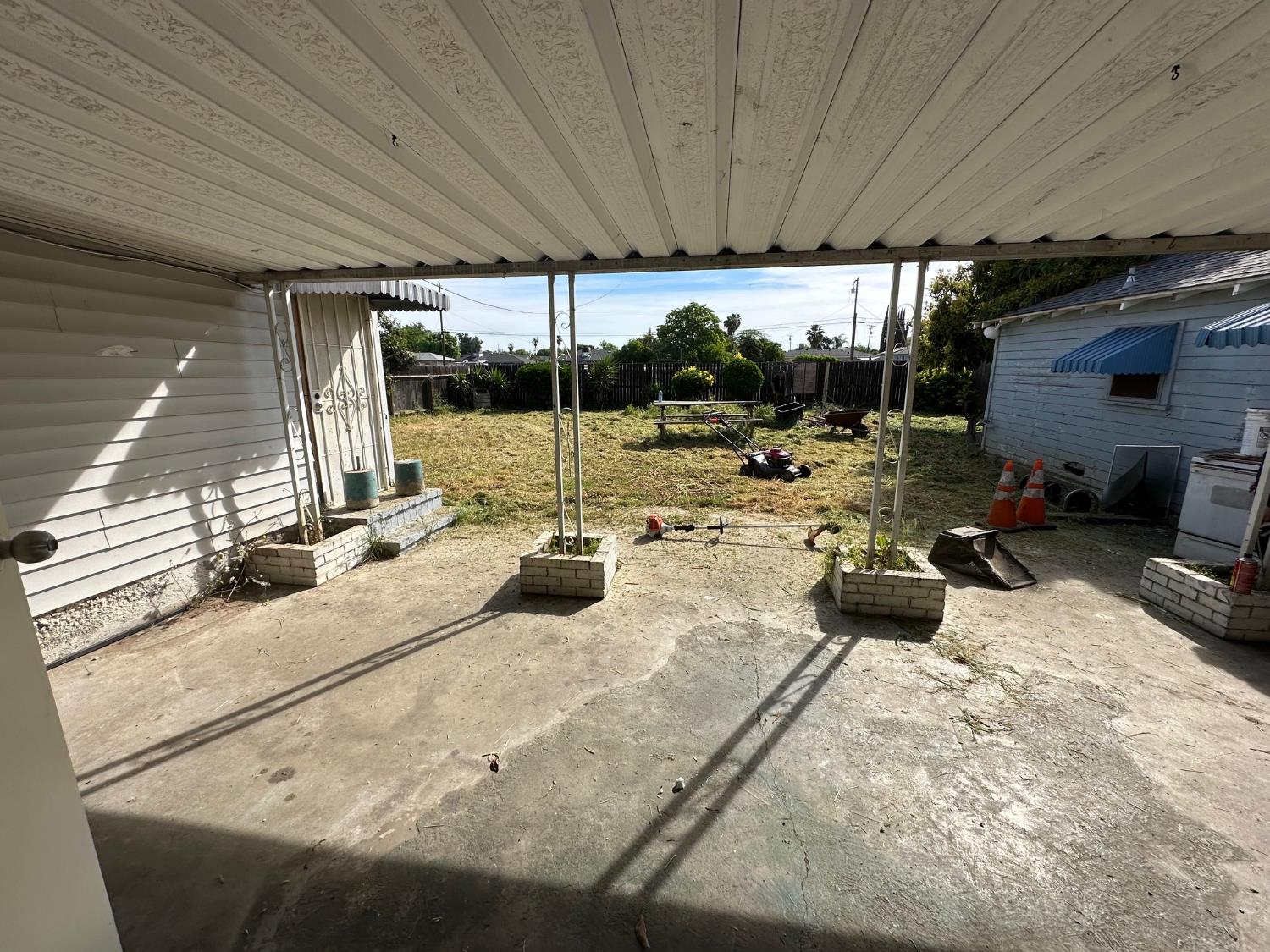 2042 Mayfair Drive E, Fresno, CA, 93703