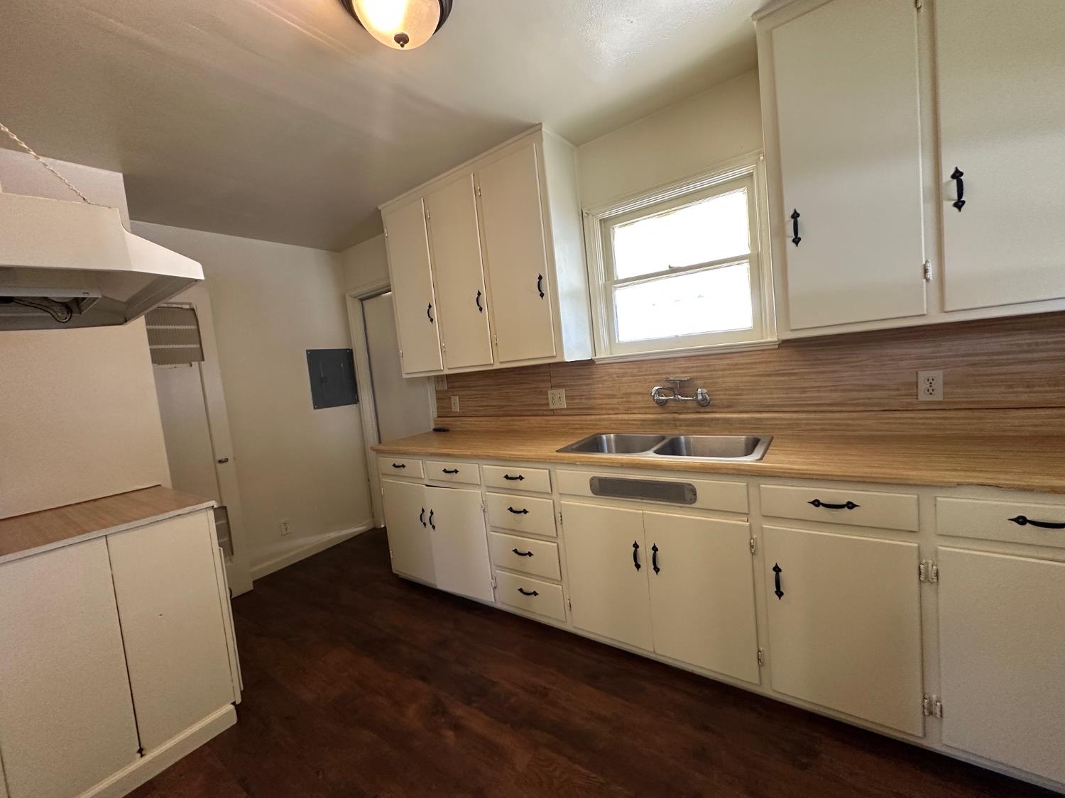 2042 Mayfair Drive E, Fresno, CA, 93703