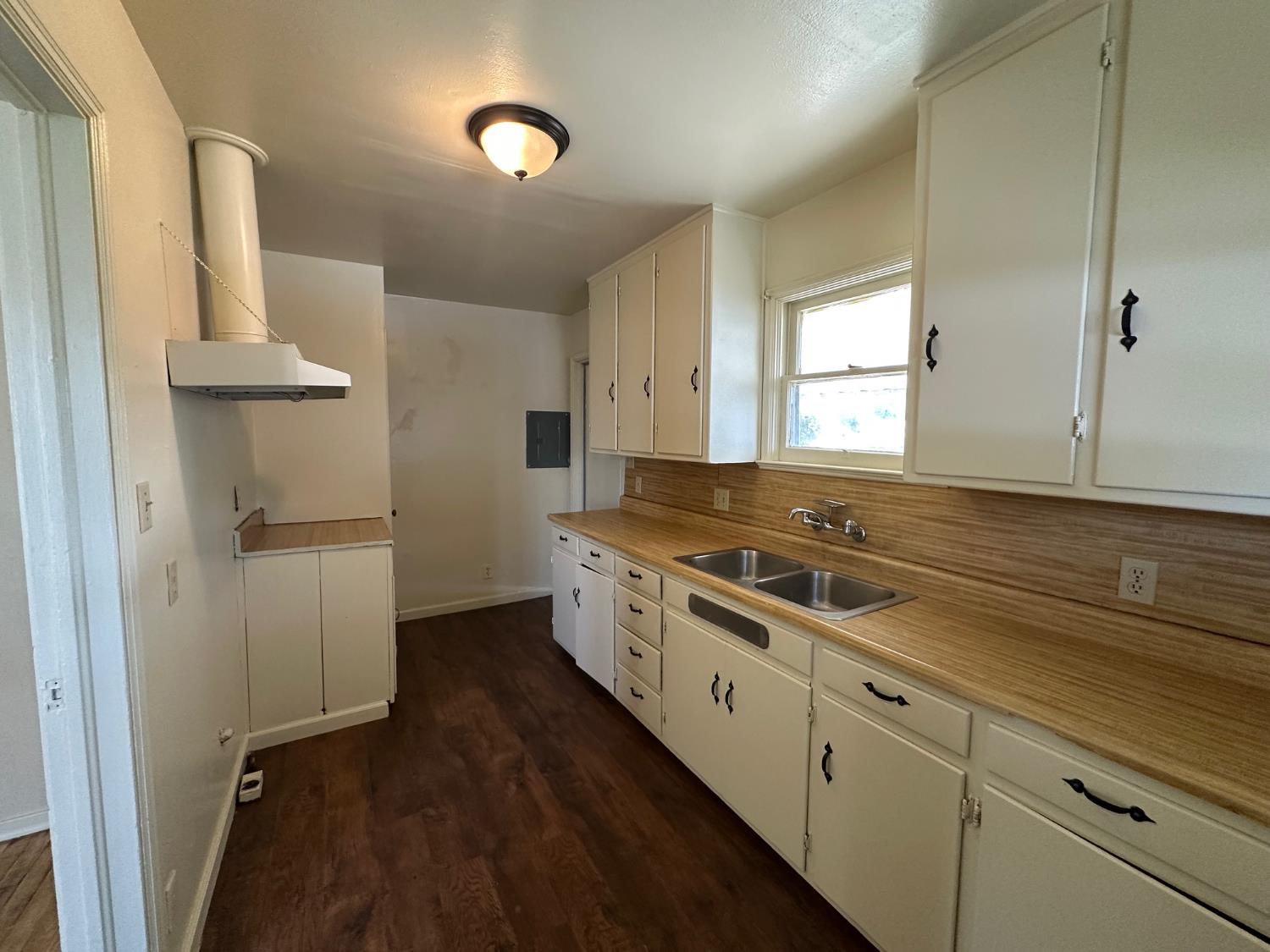 2042 Mayfair Drive E, Fresno, CA, 93703