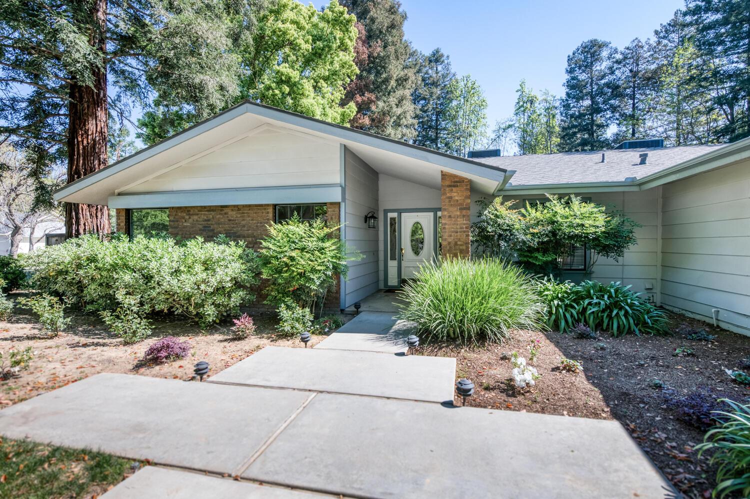 Single Family in Fresno - photo 2
