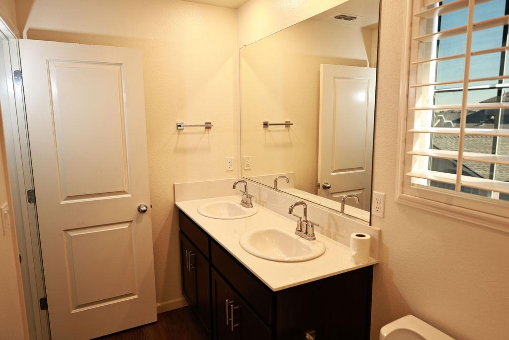 1382 Shoreline Drive, Madera, CA, 93637