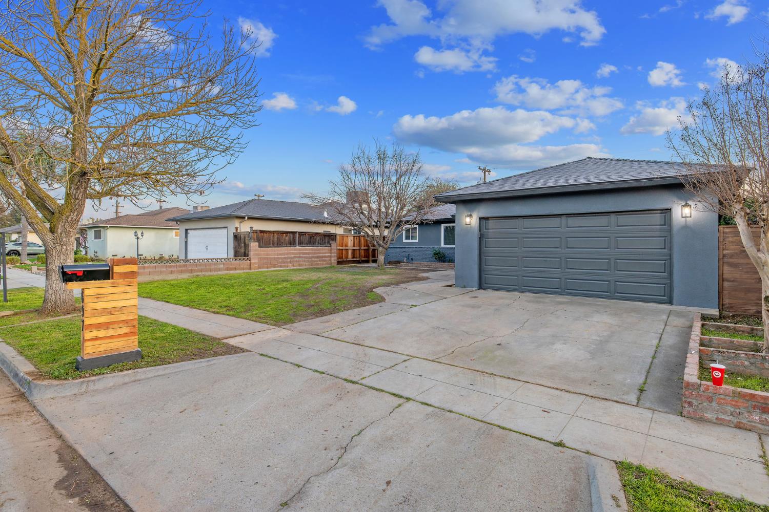 Single Family in Fresno - photo 2