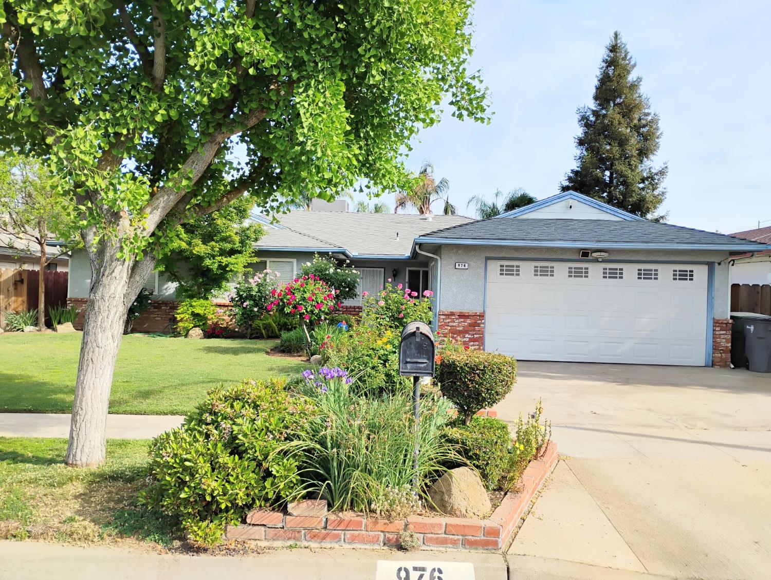 Single Family in Fresno - photo 2