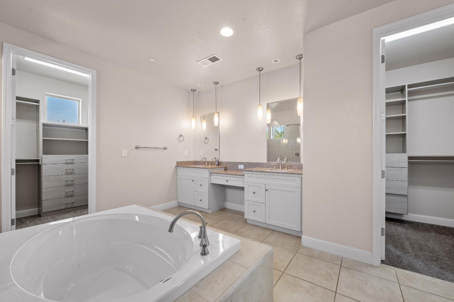 1805 E Bella Rosa Avenue, Fresno, CA, 93730