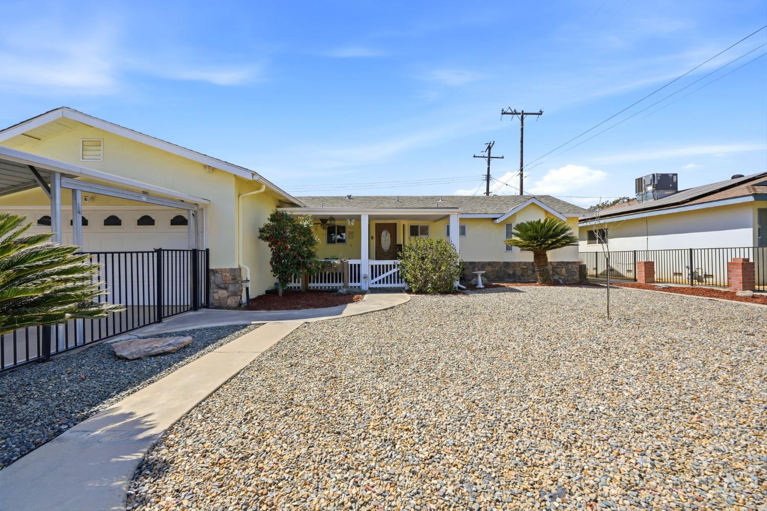Single Family in Porterville - photo 2