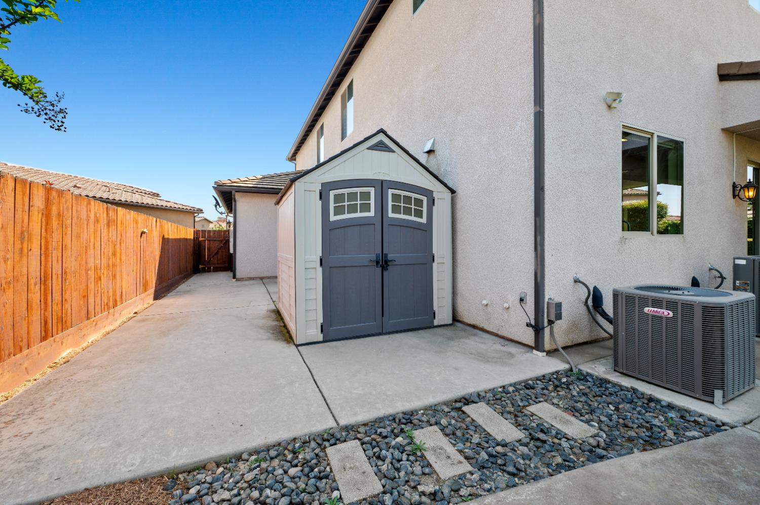 1805 E Bella Rosa Avenue, Fresno, CA, 93730