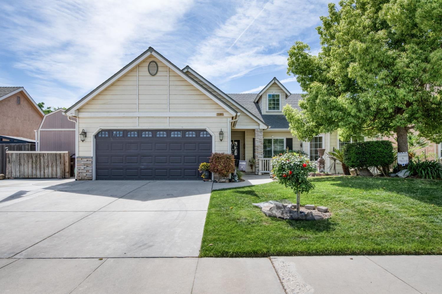 Single Family in Kerman - main photo