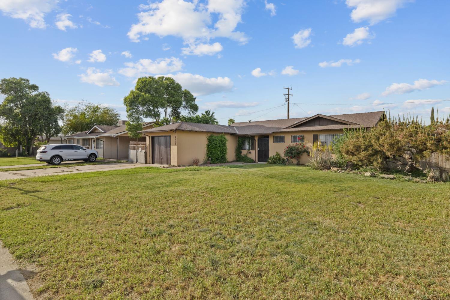 Single Family in Visalia - photo 2