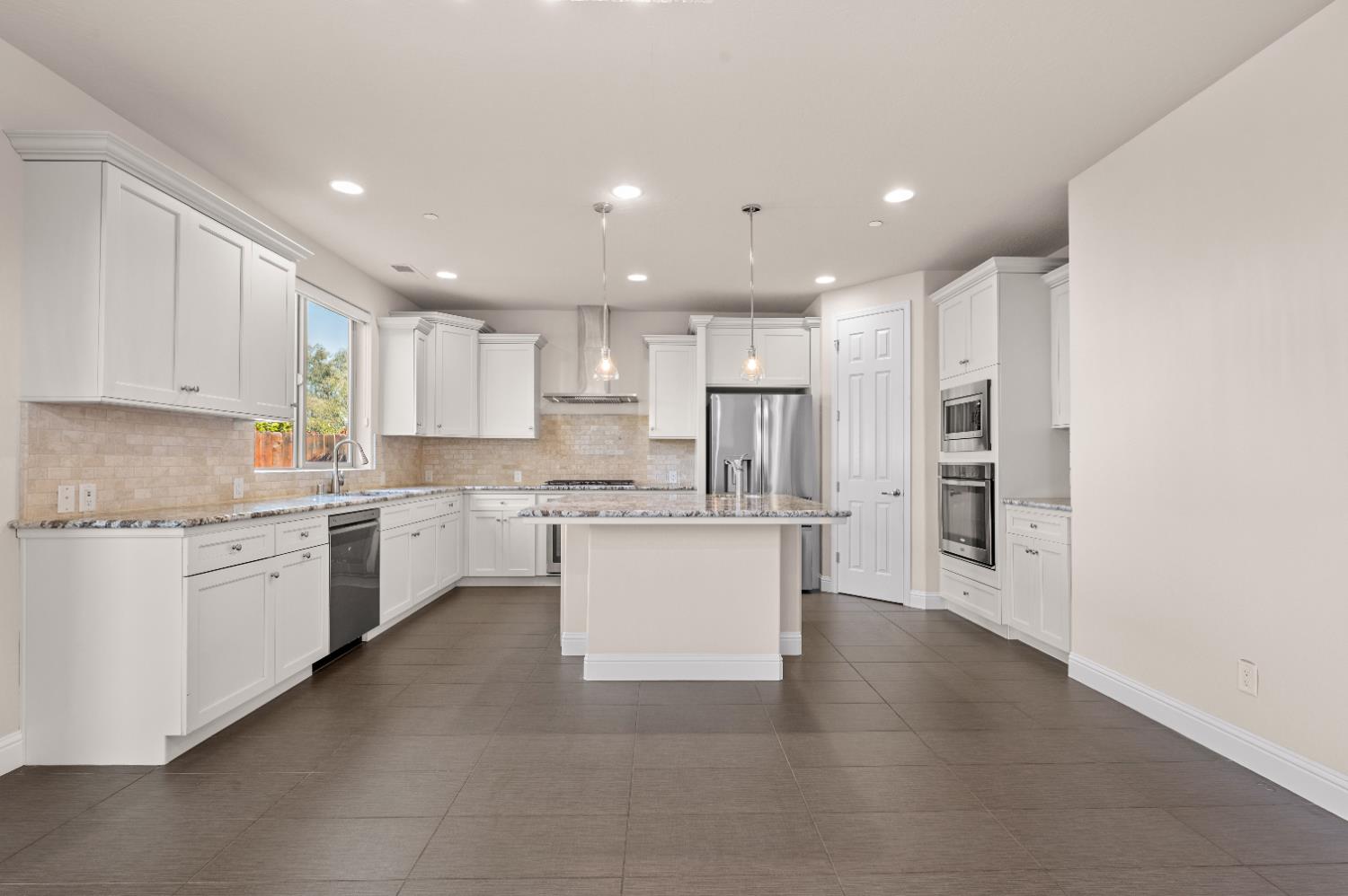 1805 E Bella Rosa Avenue, Fresno, CA, 93730