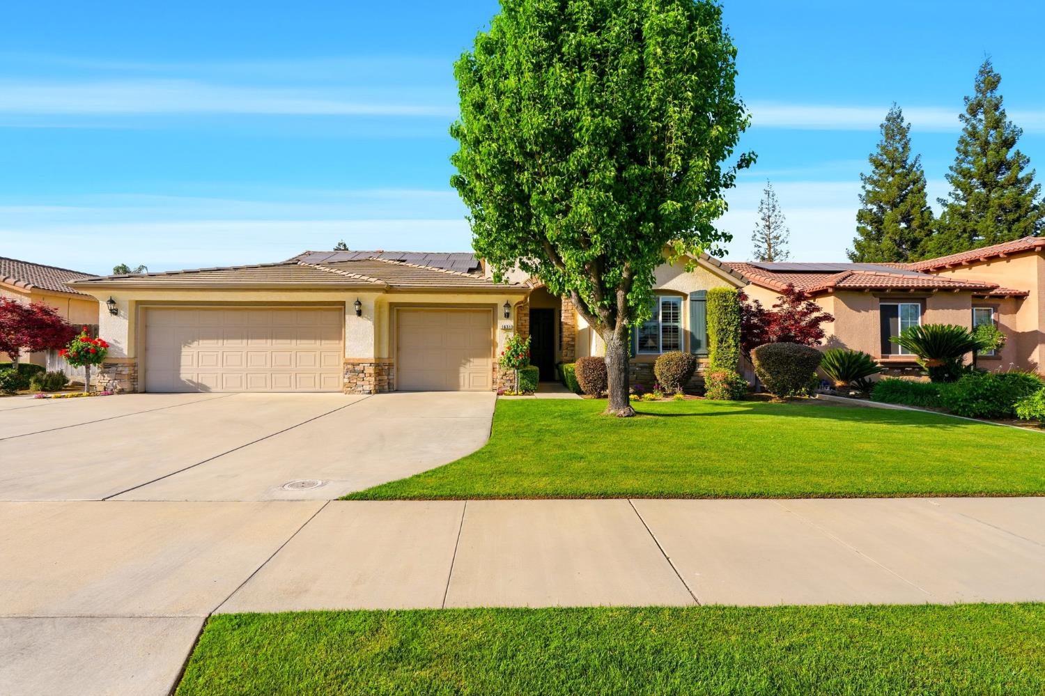 Single Family in Kingsburg - photo 2