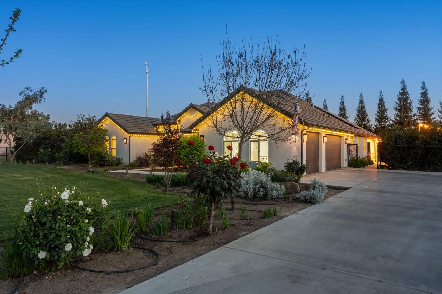 Single Family in Kingsburg - photo 3