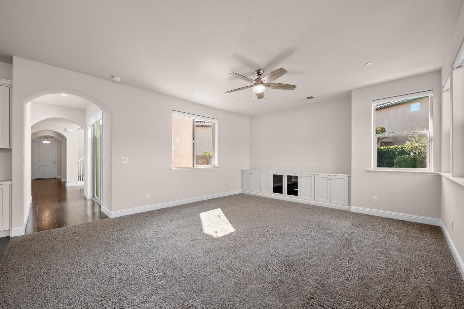 1805 E Bella Rosa Avenue, Fresno, CA, 93730