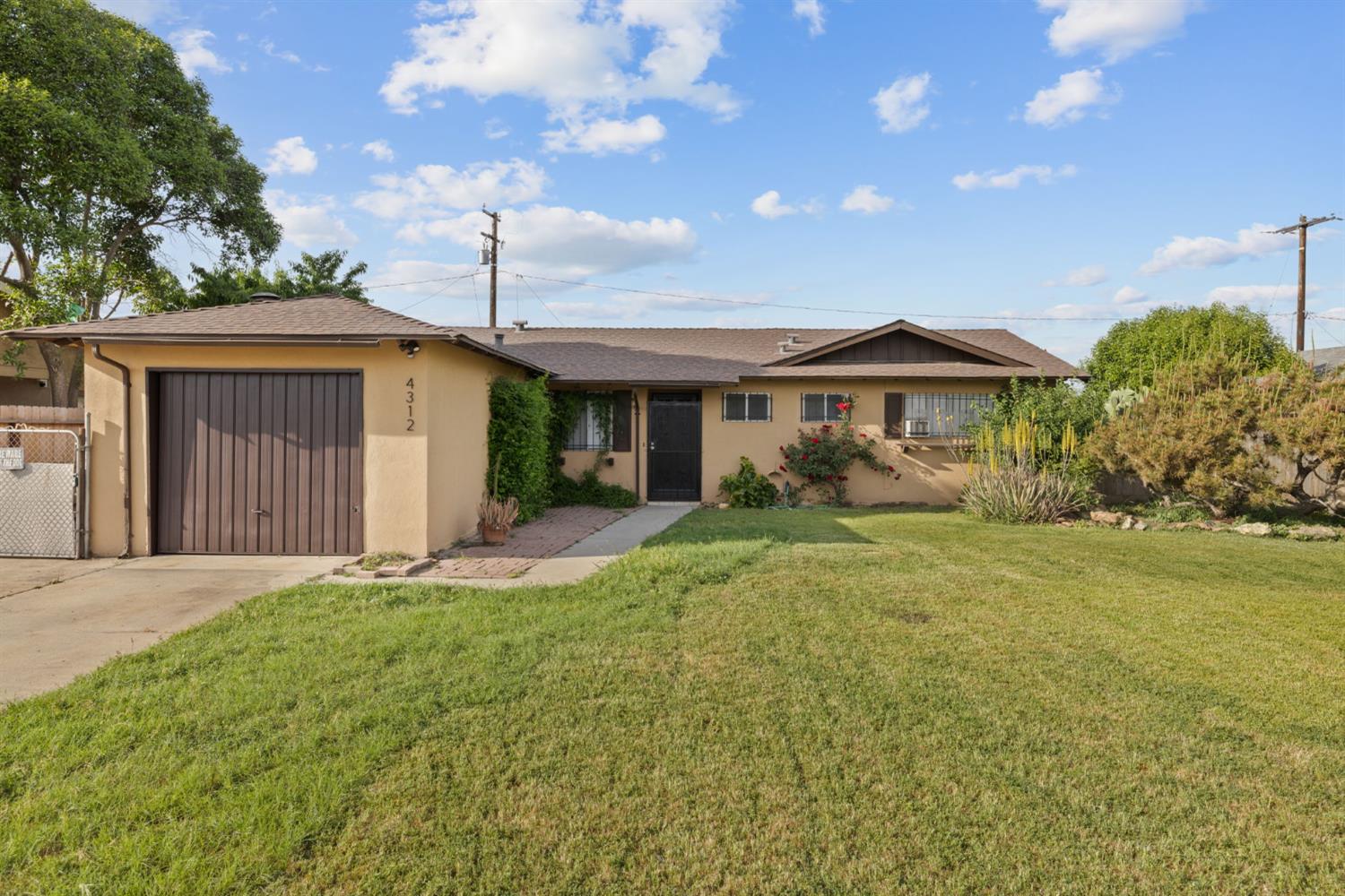 Single Family in Visalia - main photo