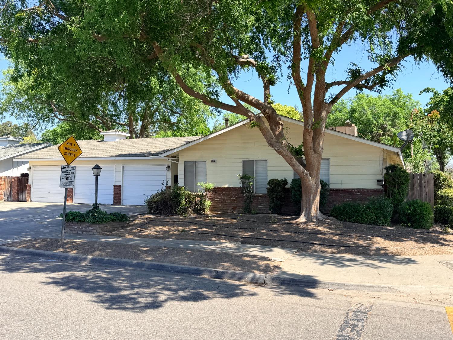 Triplex in Fresno - photo 2