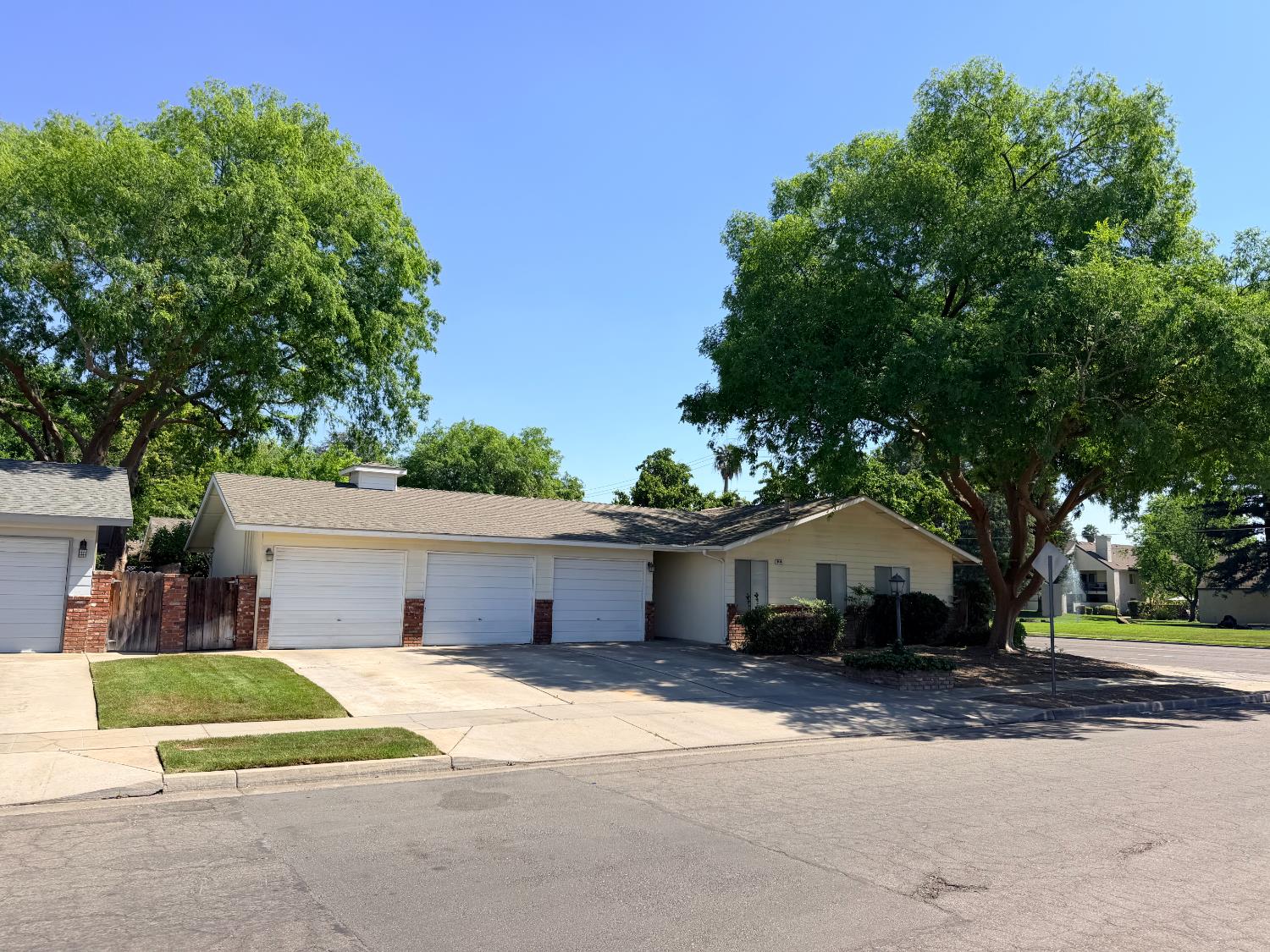 Triplex in Fresno - photo 3