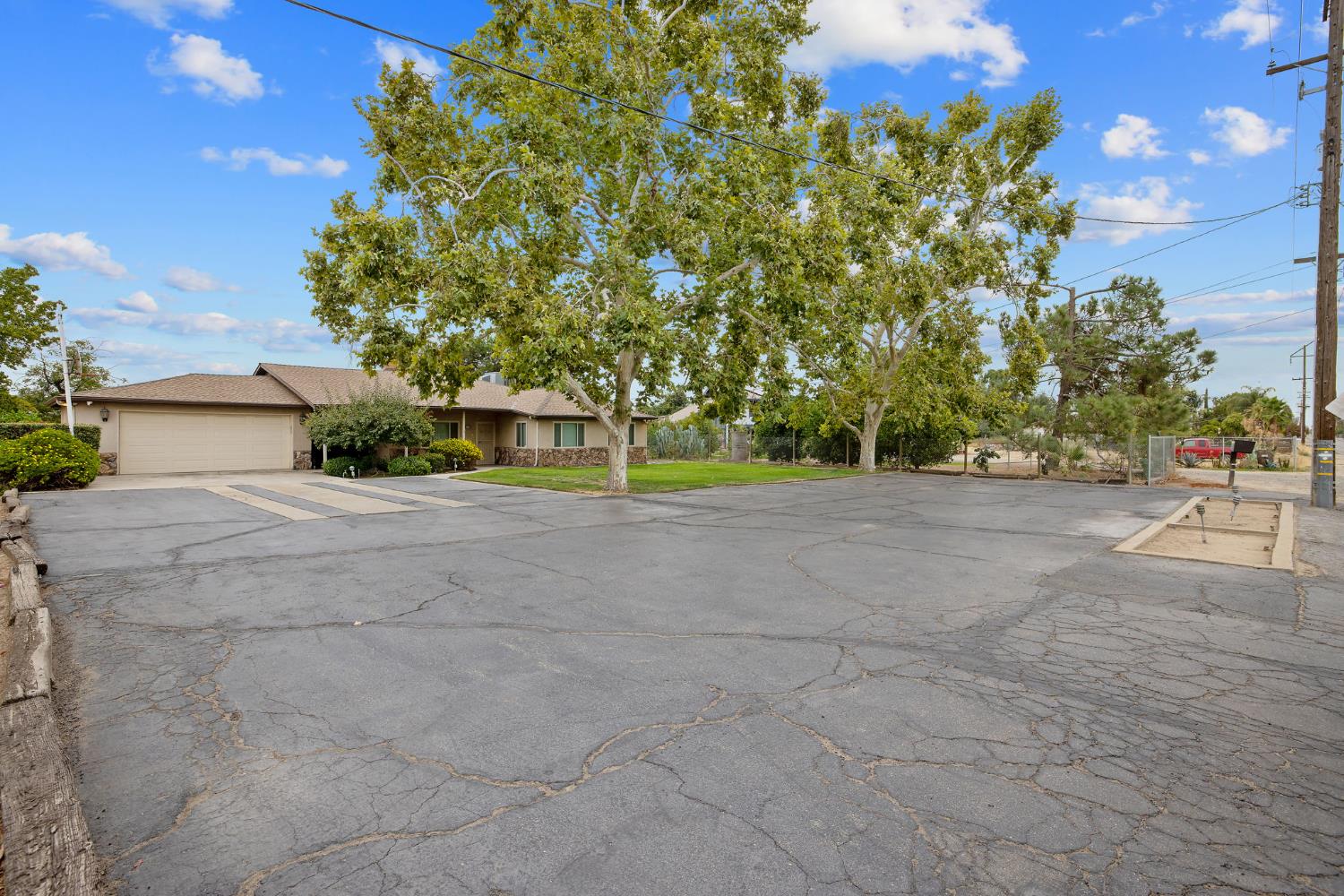 Single Family in Fresno - photo 2