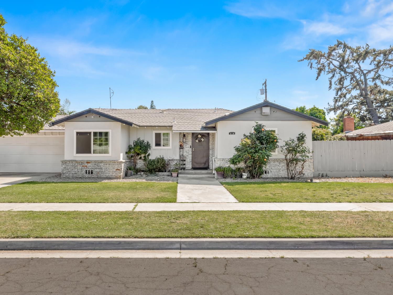 Single Family in Fresno - photo 2