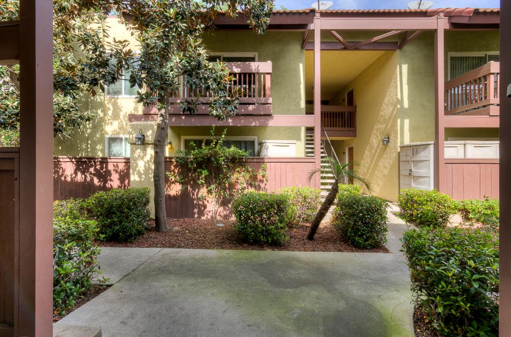 Condo in Fresno - photo 2