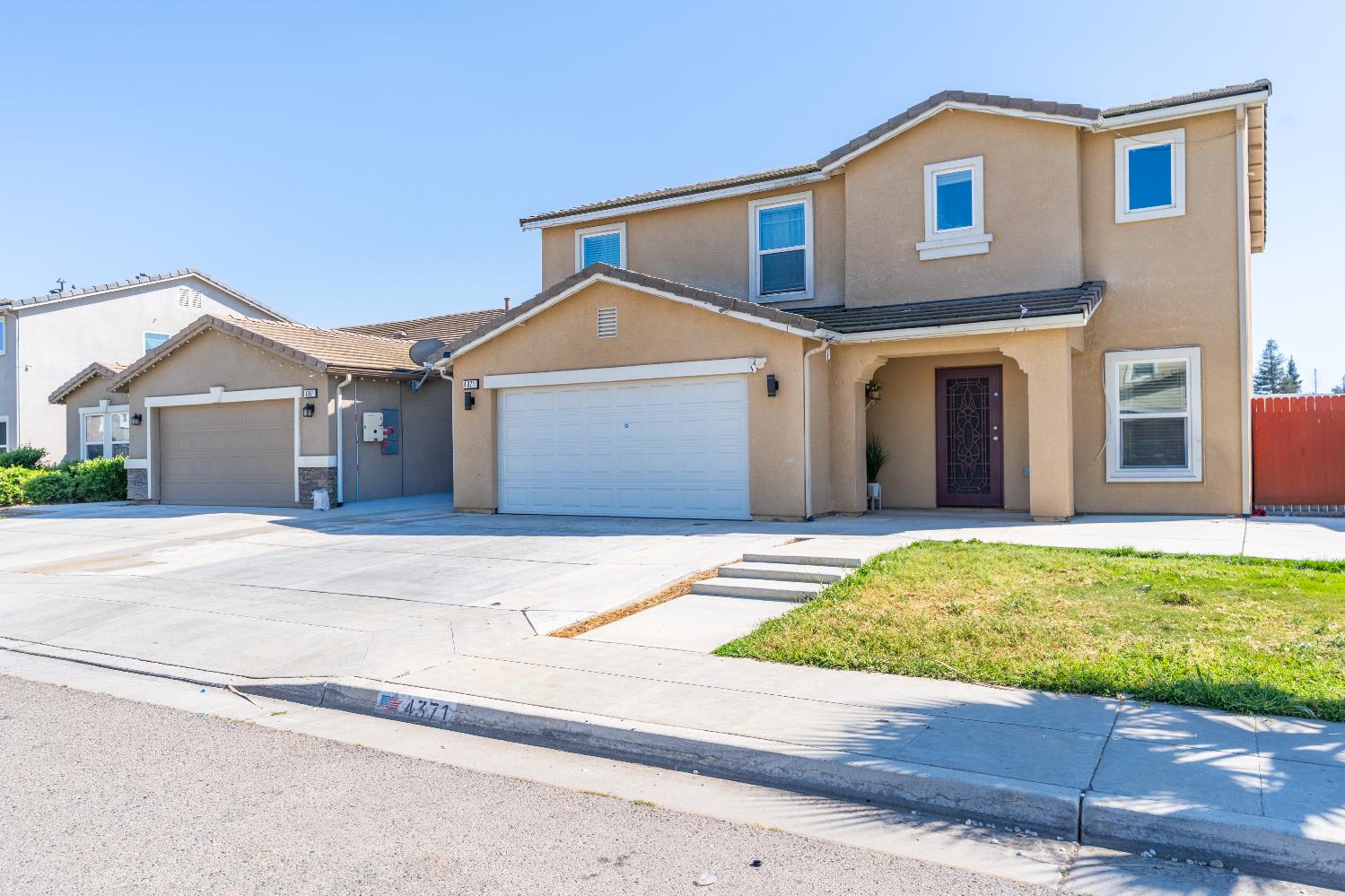 Single Family in Fresno - photo 2