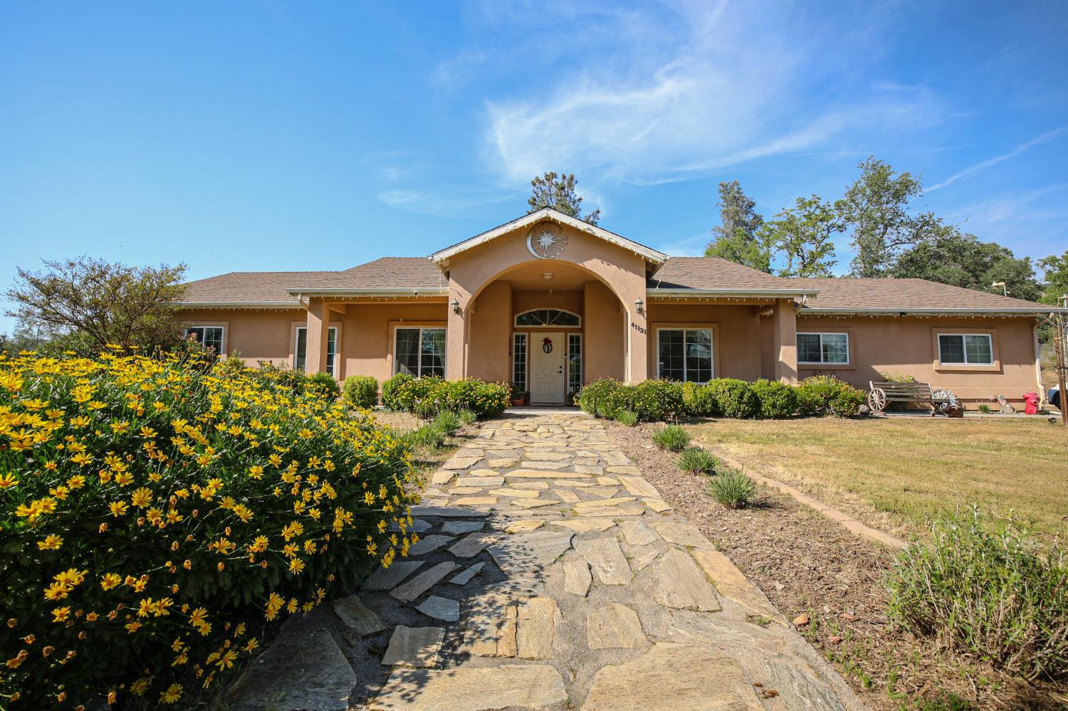 Single Family in Coarsegold - photo 2