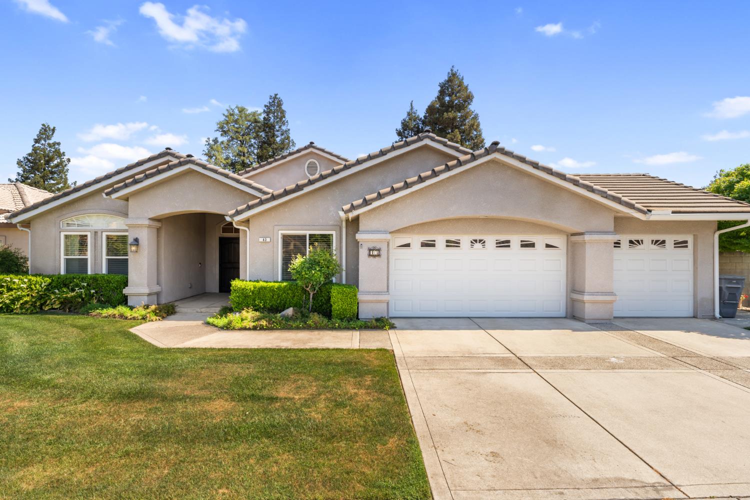 Single Family in Madera - main photo
