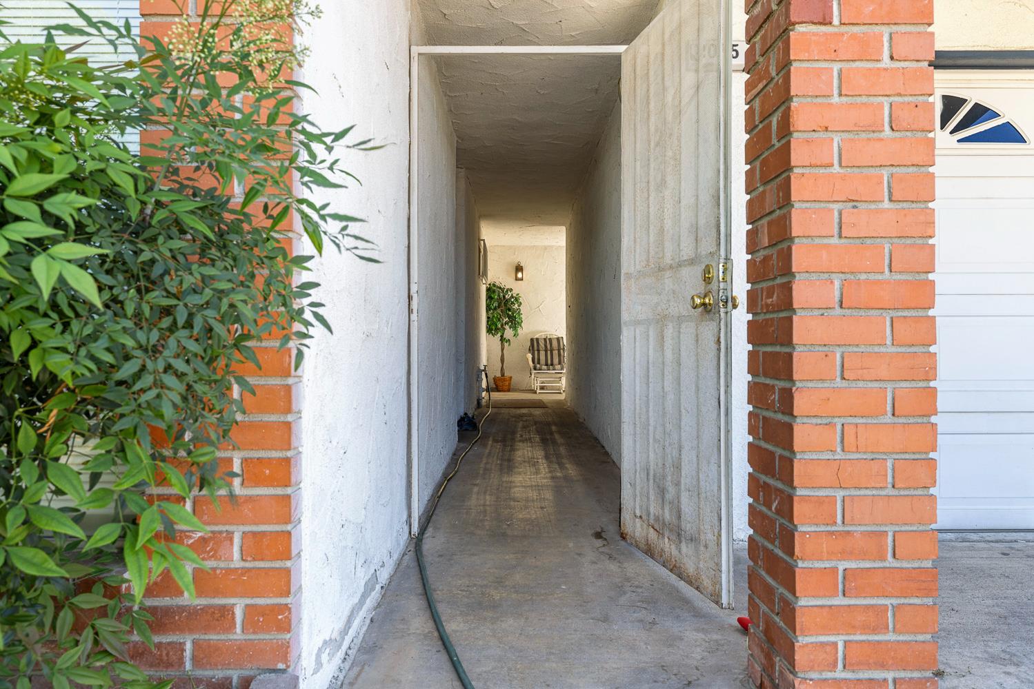 Duplex in Fresno - photo 2