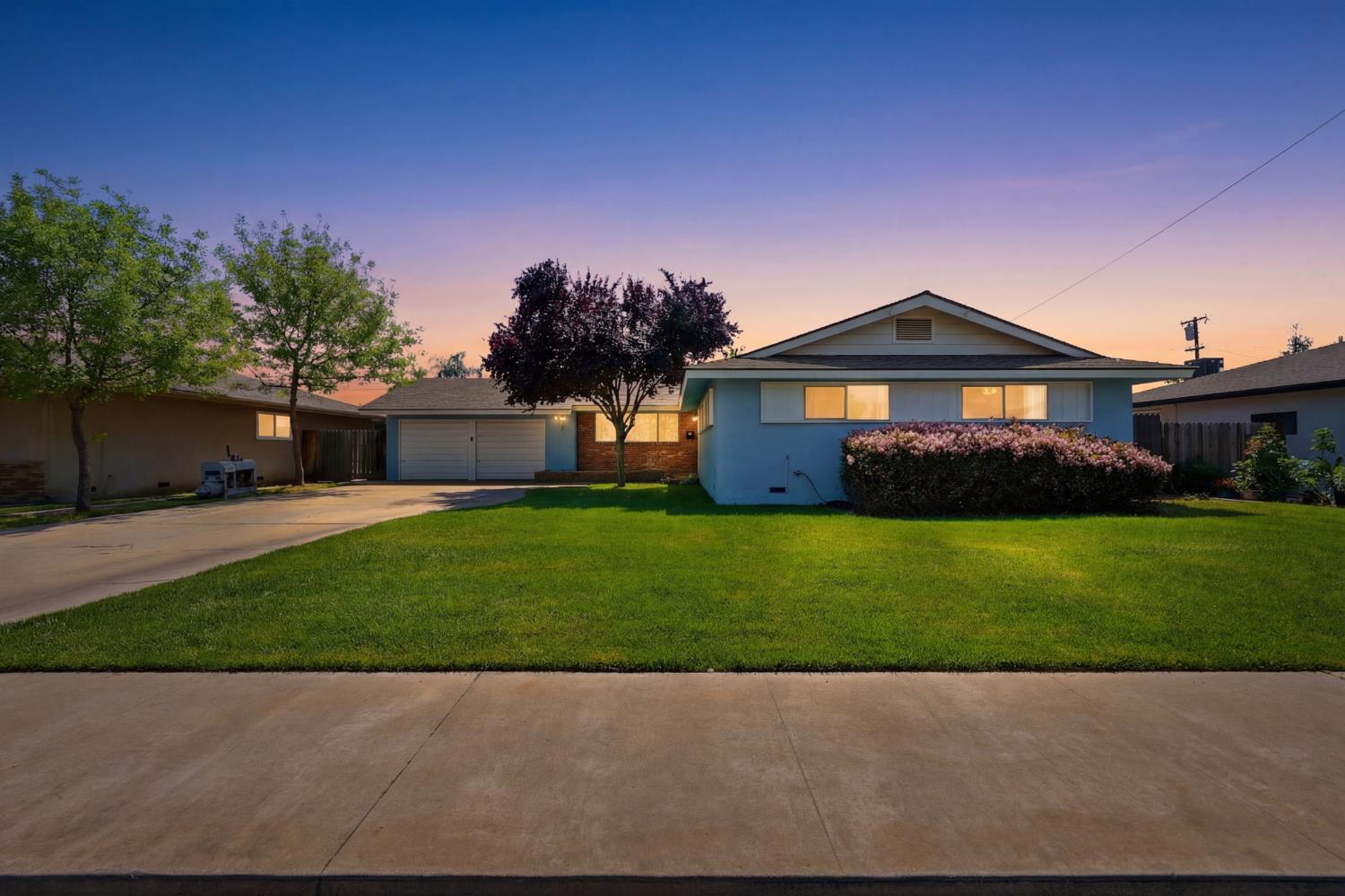 Single Family in Reedley - photo 2