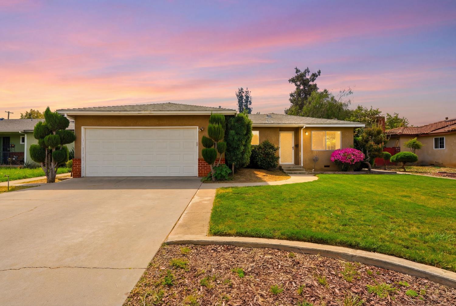 Single Family in Reedley - photo 2