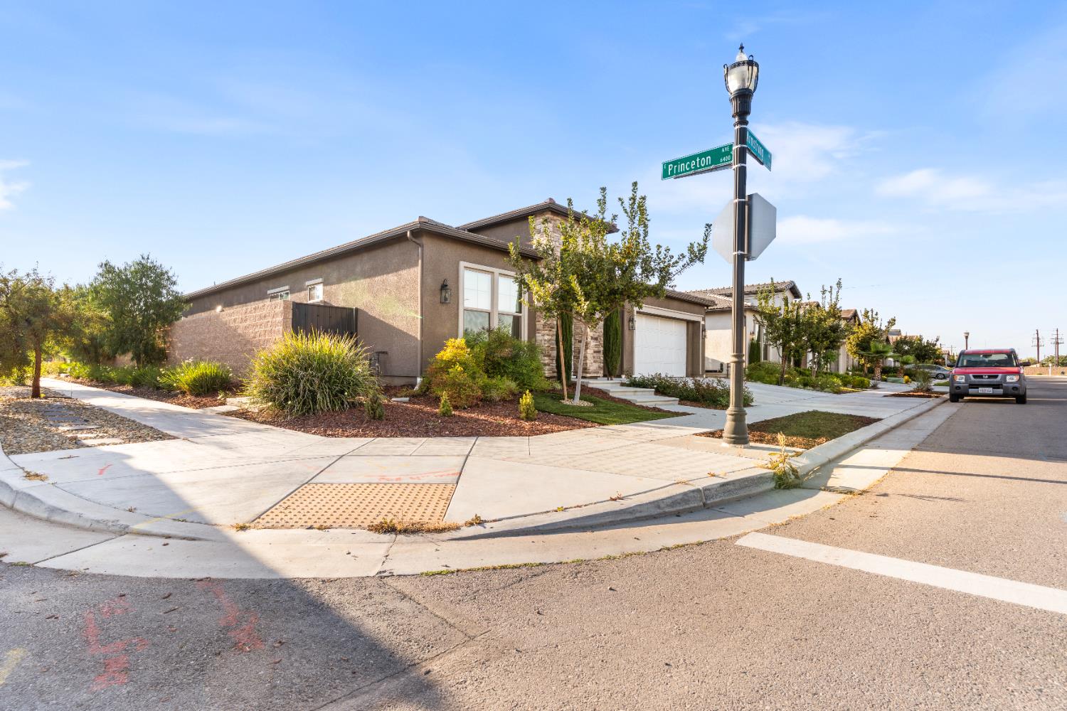 2785 N Armstrong Avenue, Fresno, CA, 93727