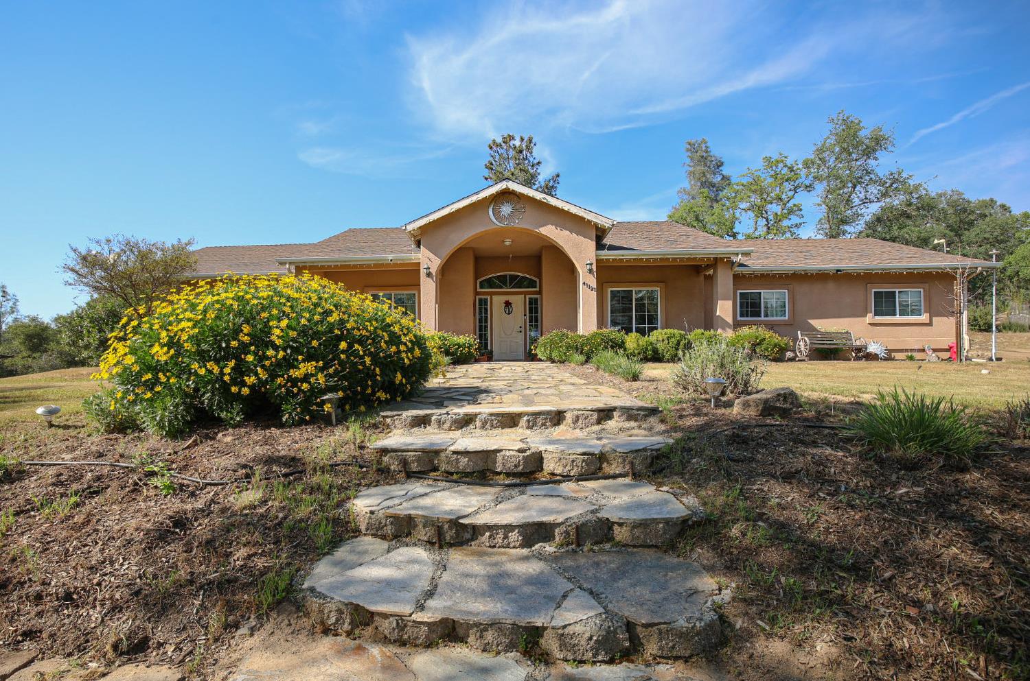 Single Family in Coarsegold - photo 3