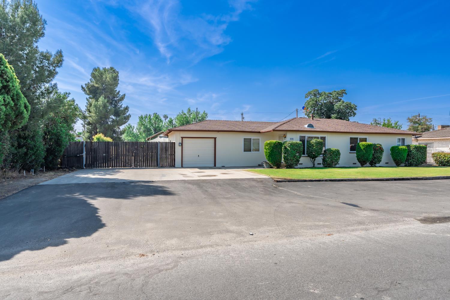 Single Family in Fresno - photo 2
