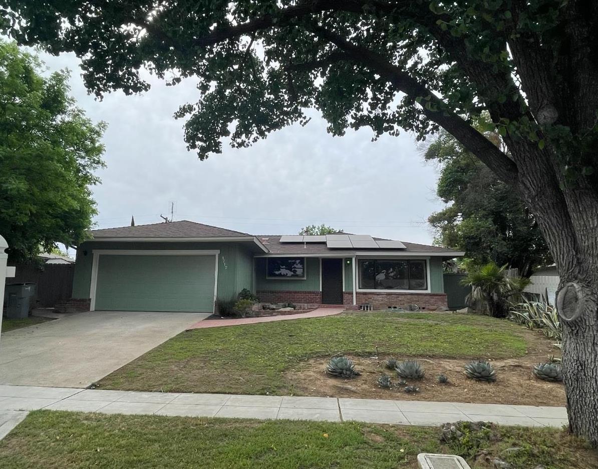 Single Family in Fresno - photo 2