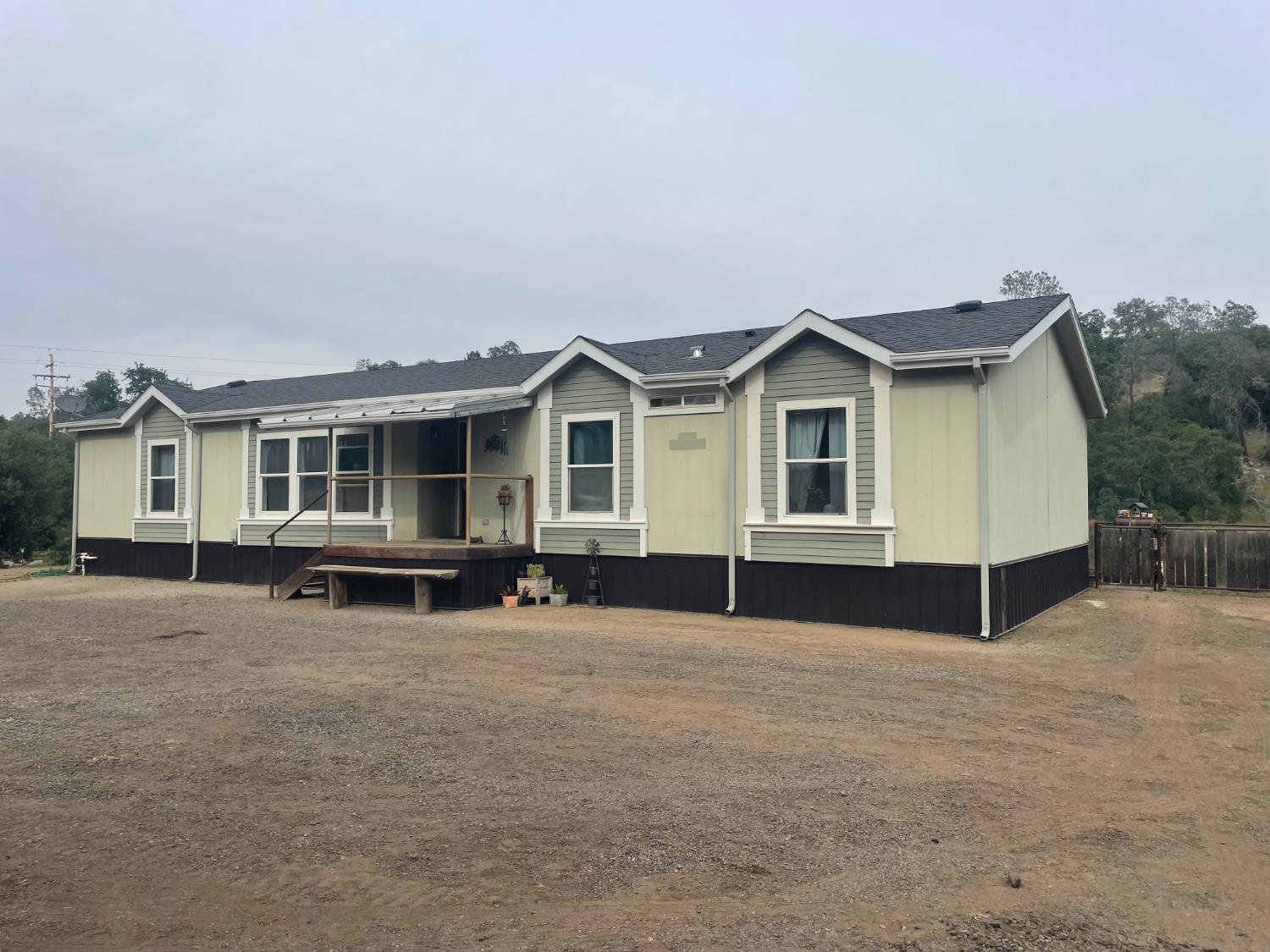 233 N College Avenue, Fresno, CA, 93701