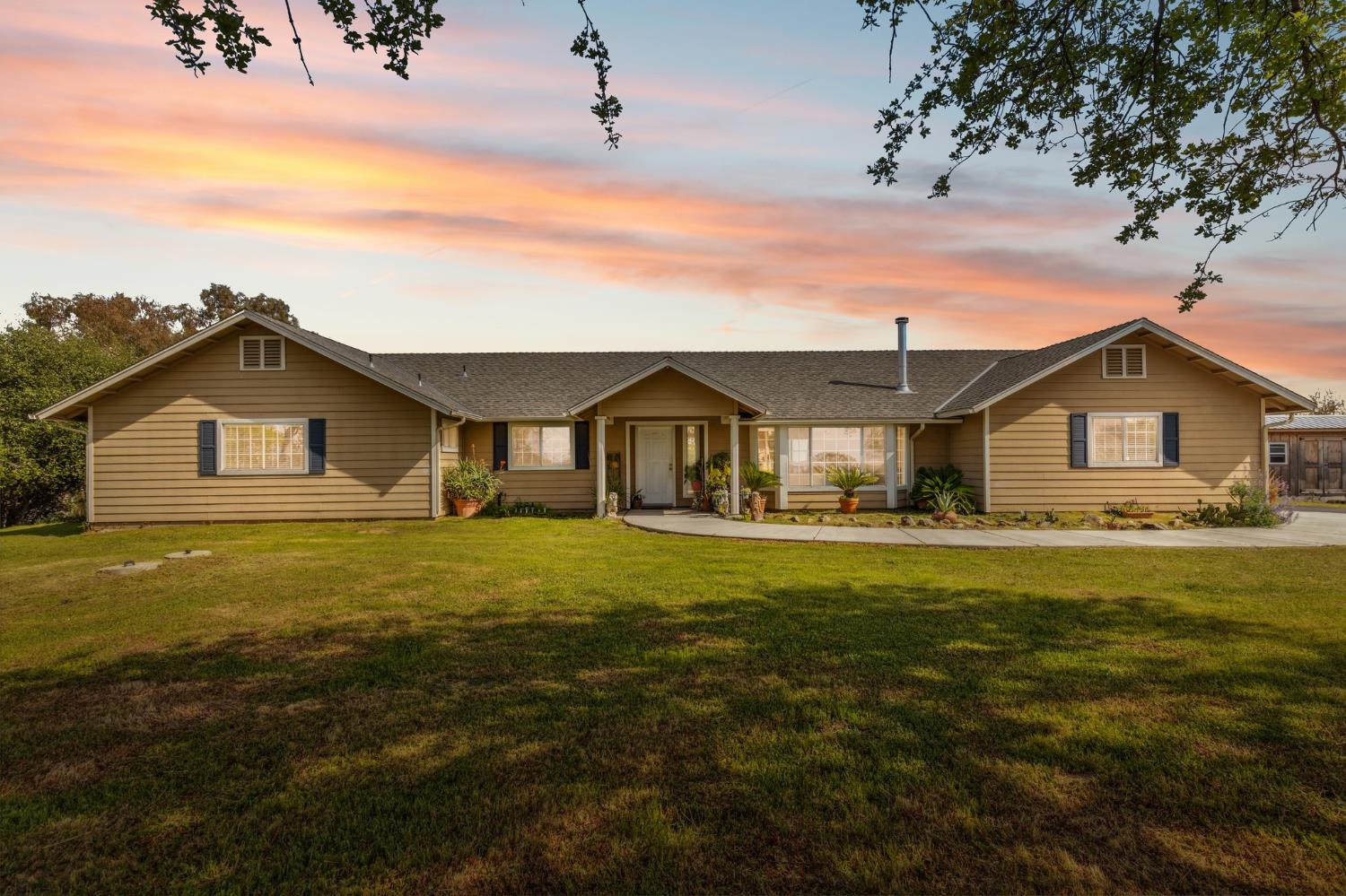 Single Family in Coarsegold - photo 2