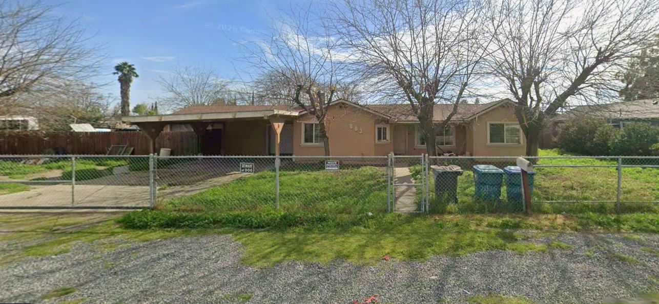 Single Family in Tulare - main photo