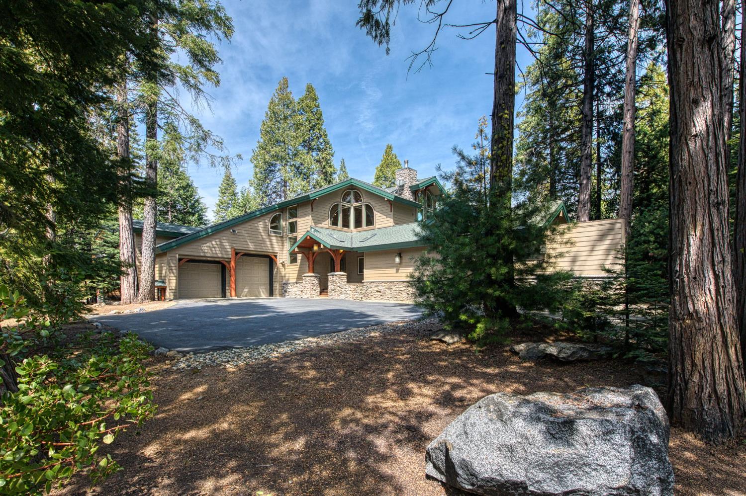 Single Family in Shaver Lake - photo 3