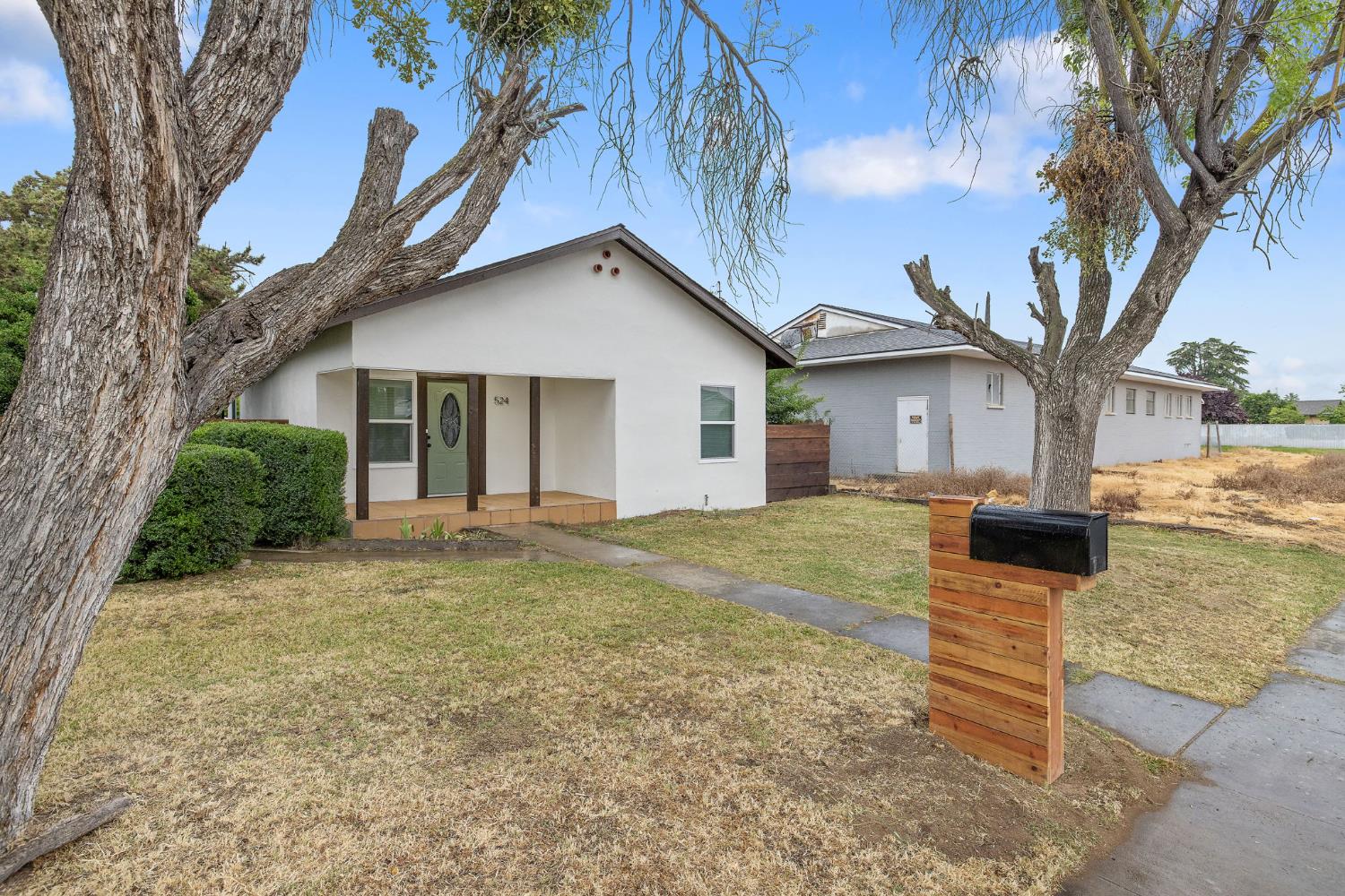 Single Family in Kerman - photo 2