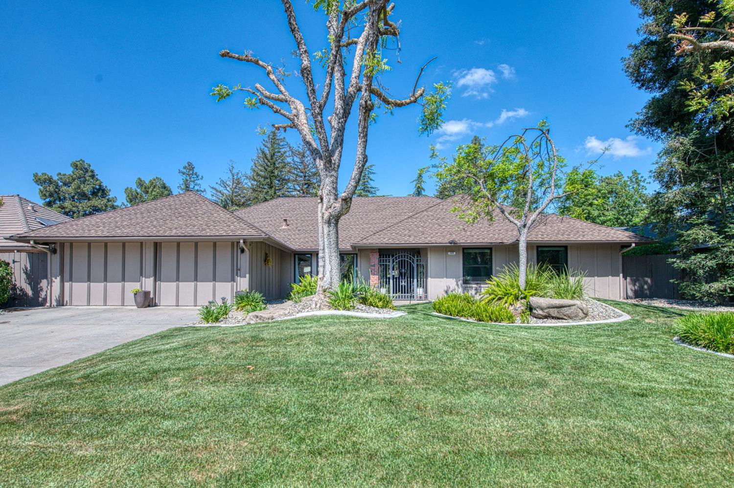 Single Family in Fresno - main photo