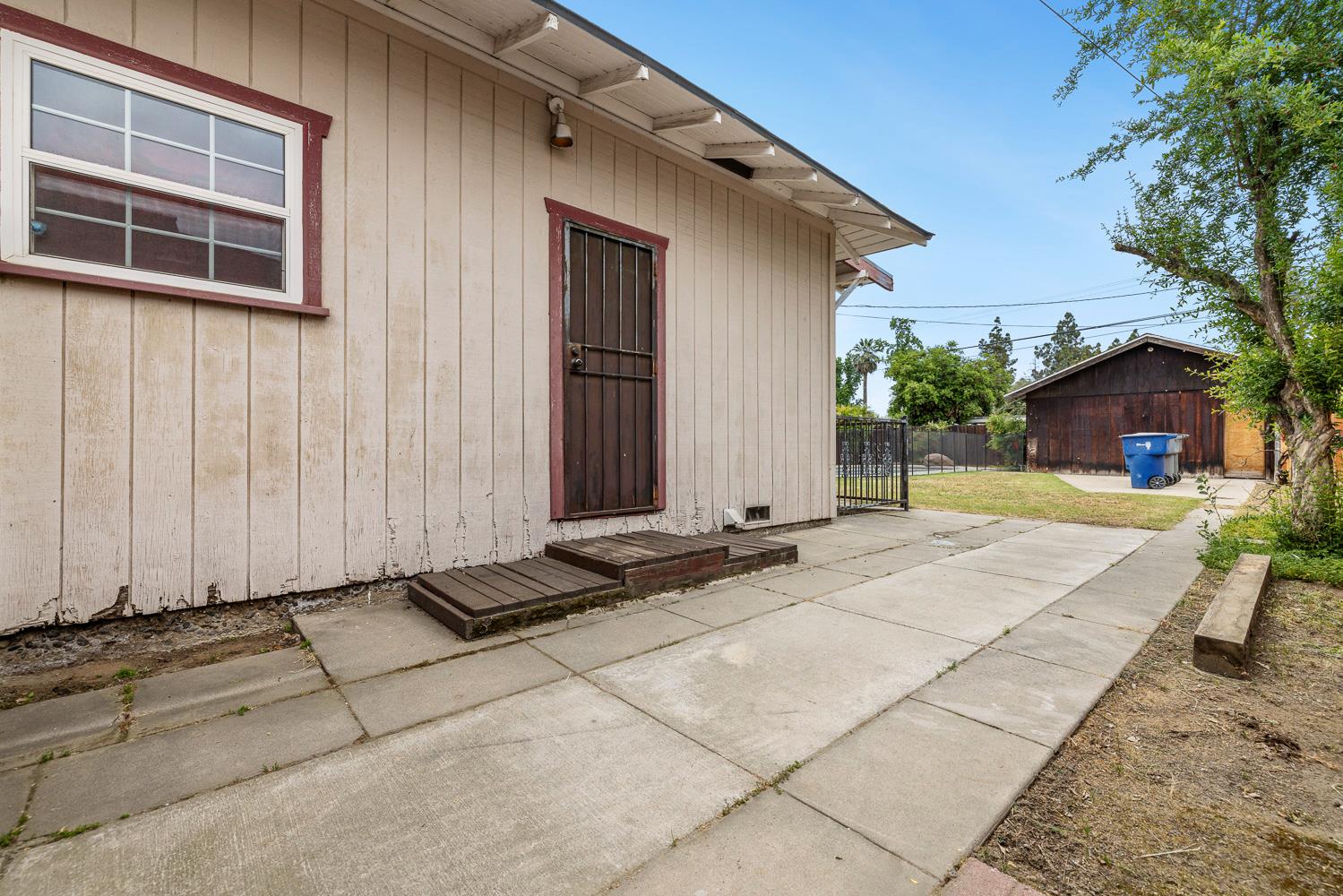 3153 E Kerckhoff Avenue, Fresno, CA, 93702