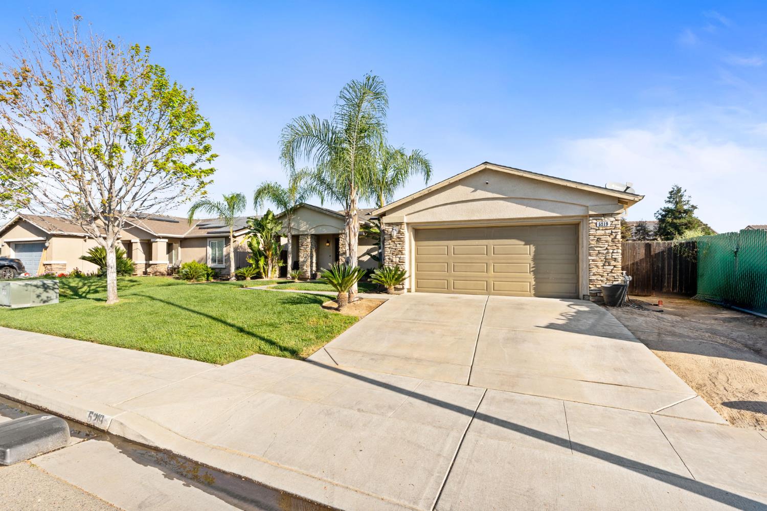 Single Family in Fresno - photo 2