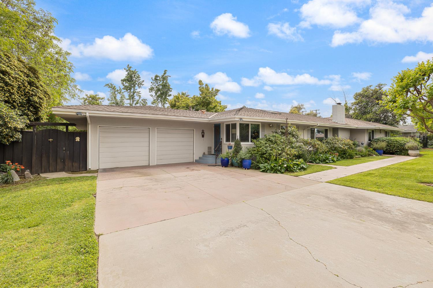 Single Family in Fresno - photo 2